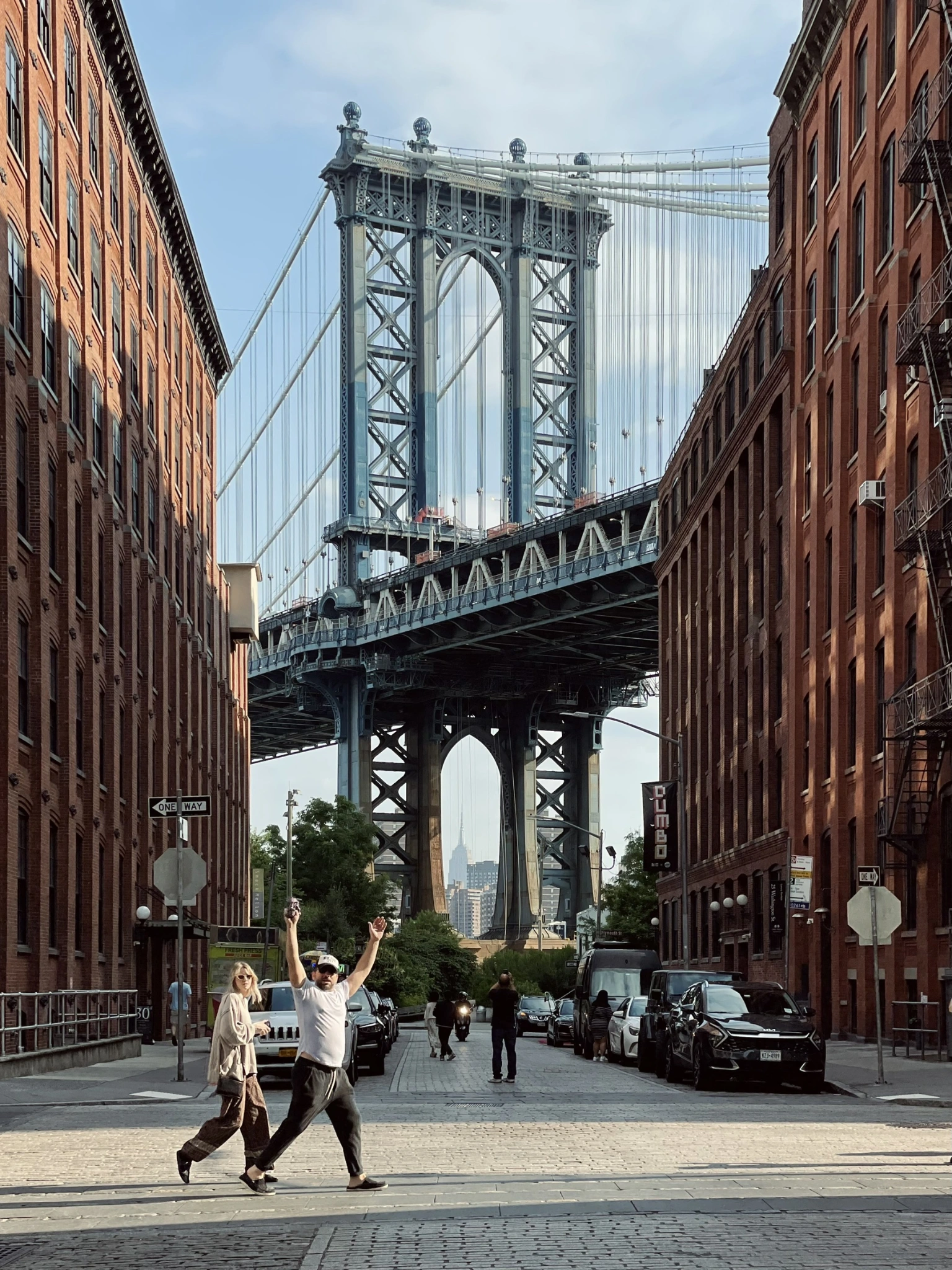 DUMBO 街道框住的曼哈頓大橋。